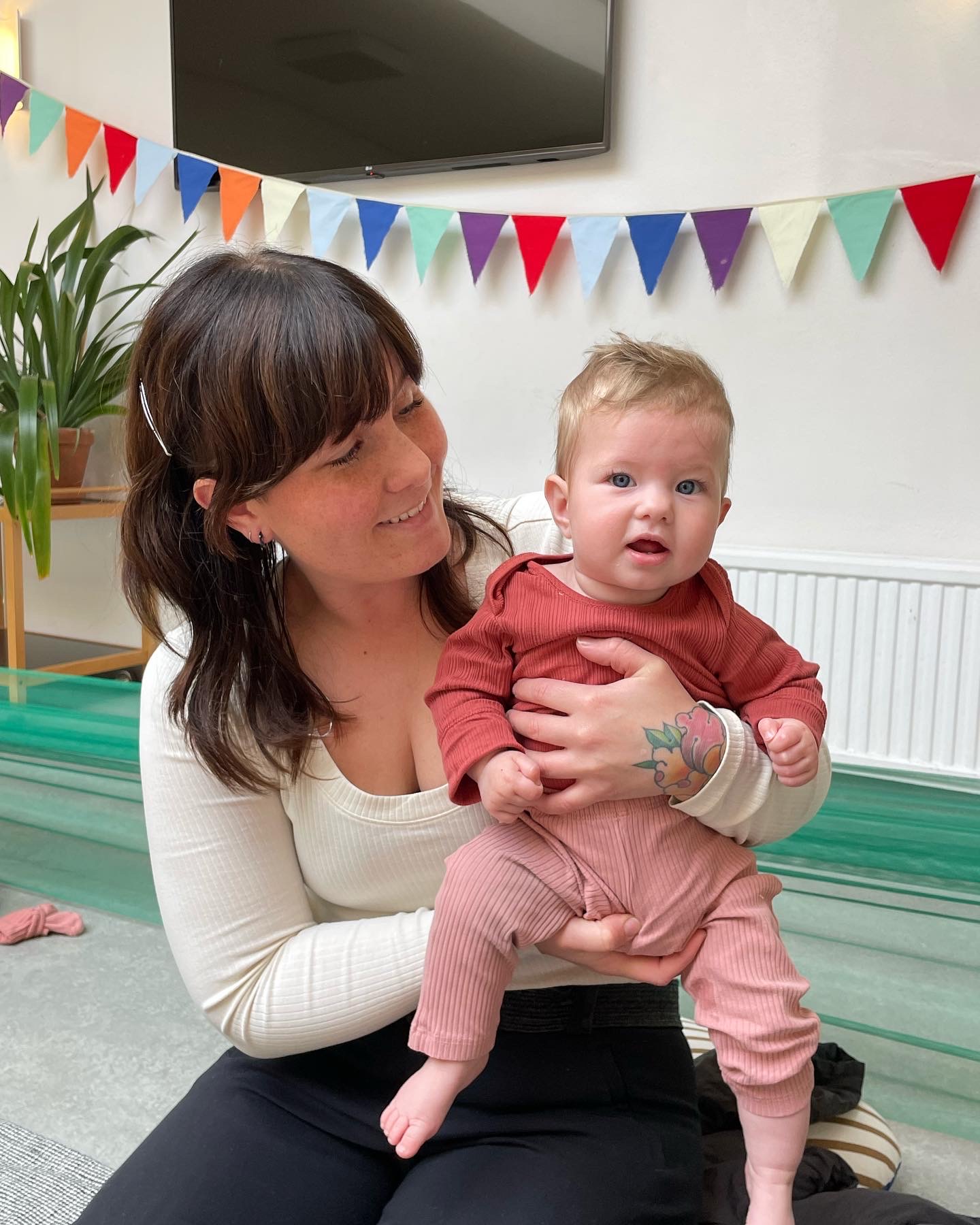 Móðir með barnið sitt